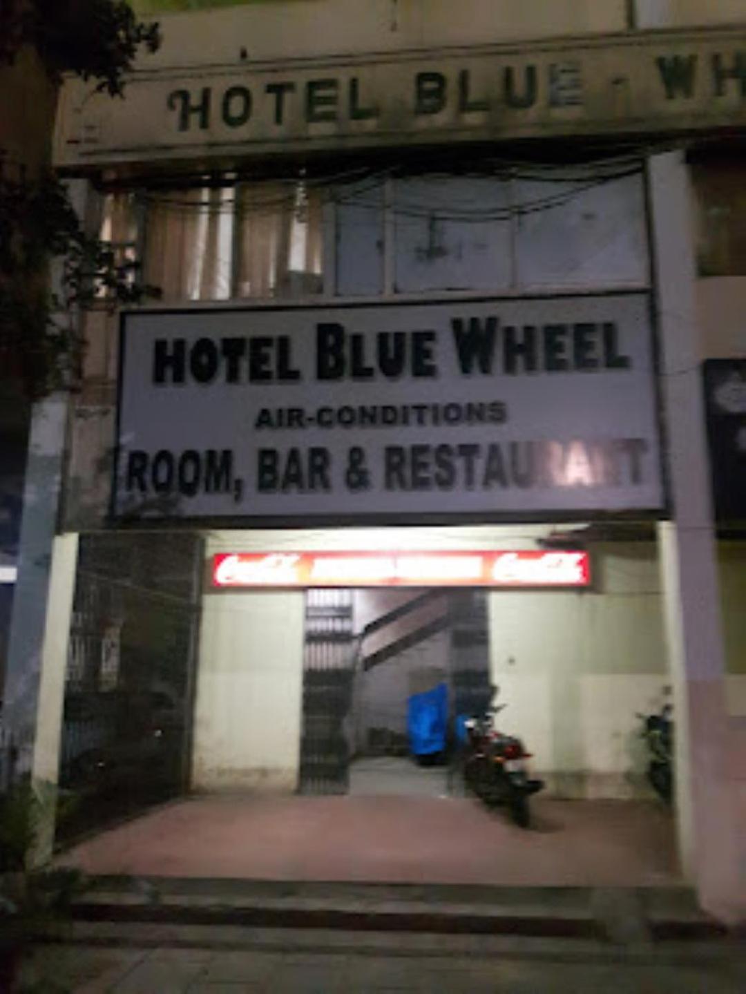 Hotel Blue Wheel,Bhubaneswar Esterno foto