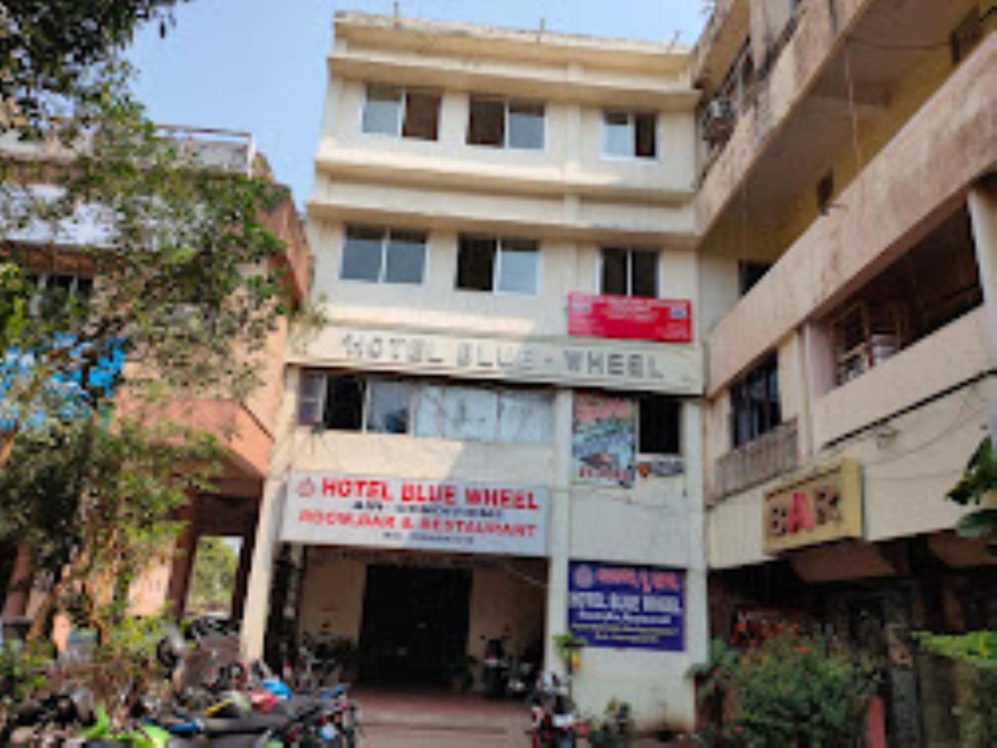 Hotel Blue Wheel,Bhubaneswar Esterno foto