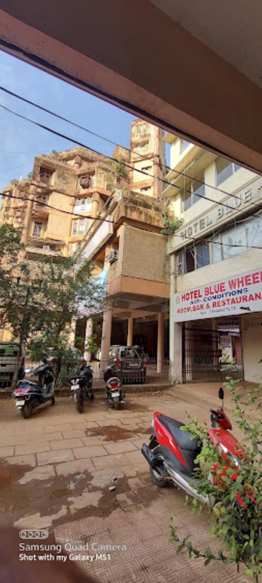 Hotel Blue Wheel,Bhubaneswar Esterno foto